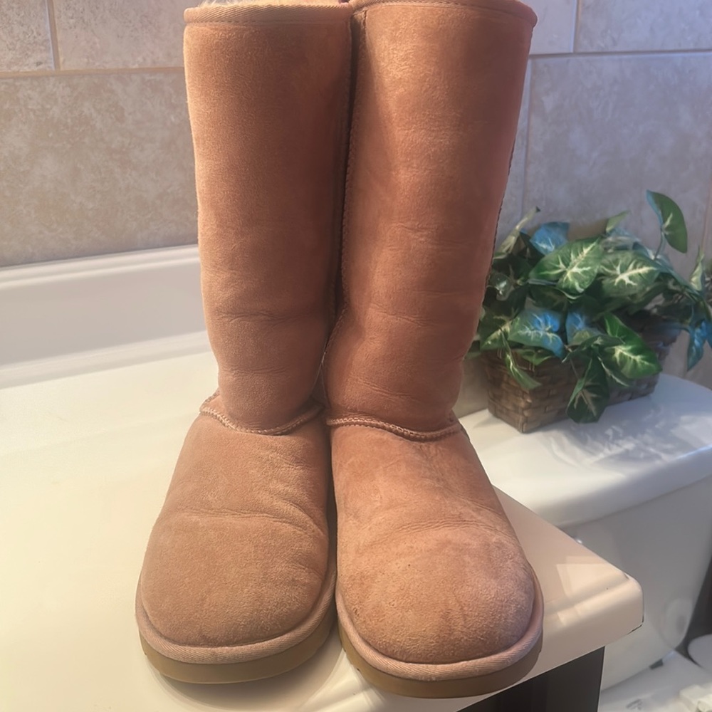 Woman’s size 7 UGG BOOTS